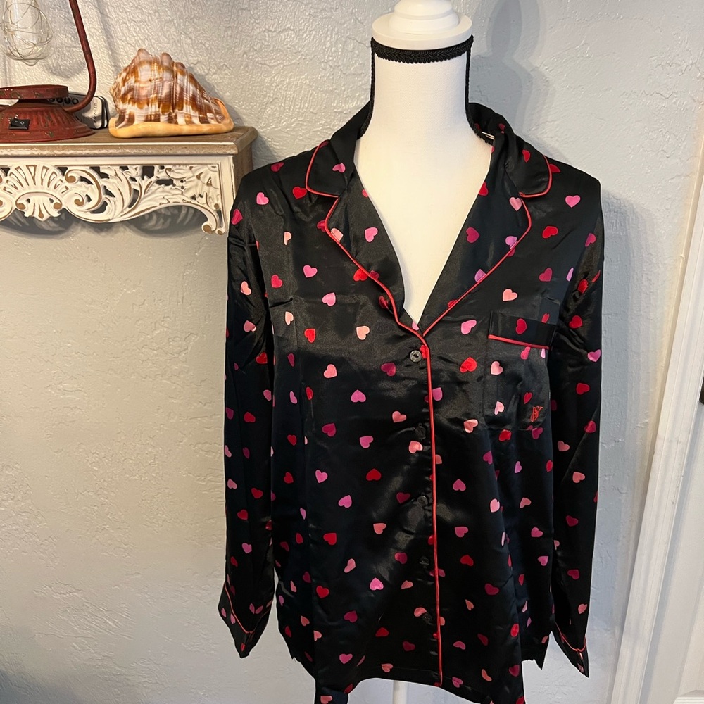 Victoria's Secret Black Heart Satin Pajama set size medium.